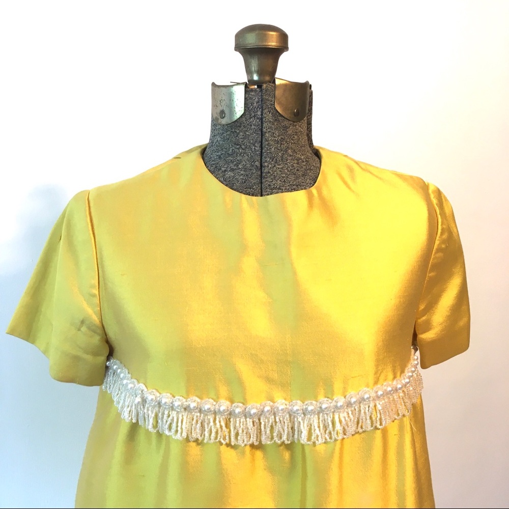 1960s Vintage Illuminating Yellow Silk Dress - Picture 7 of 10